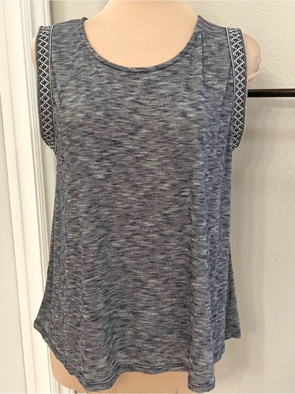 Anthropologie W5 Embroidered Trim Sleeveless Knit Tank Top Blue White Large